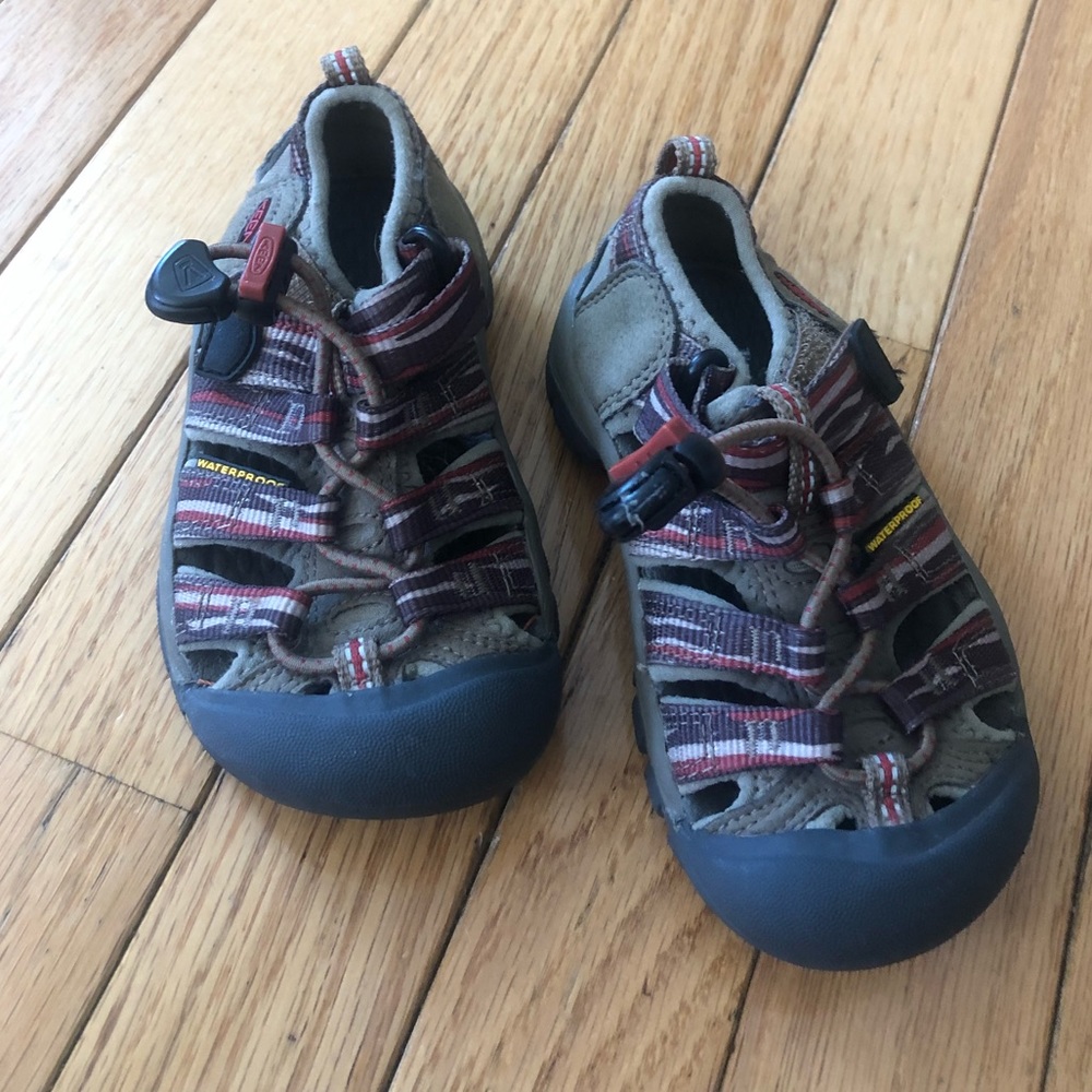 NWOT Toddler Keen Sandals